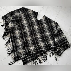 Lauren Ralph Lauren Women’s Black and White Cape. Size One Size